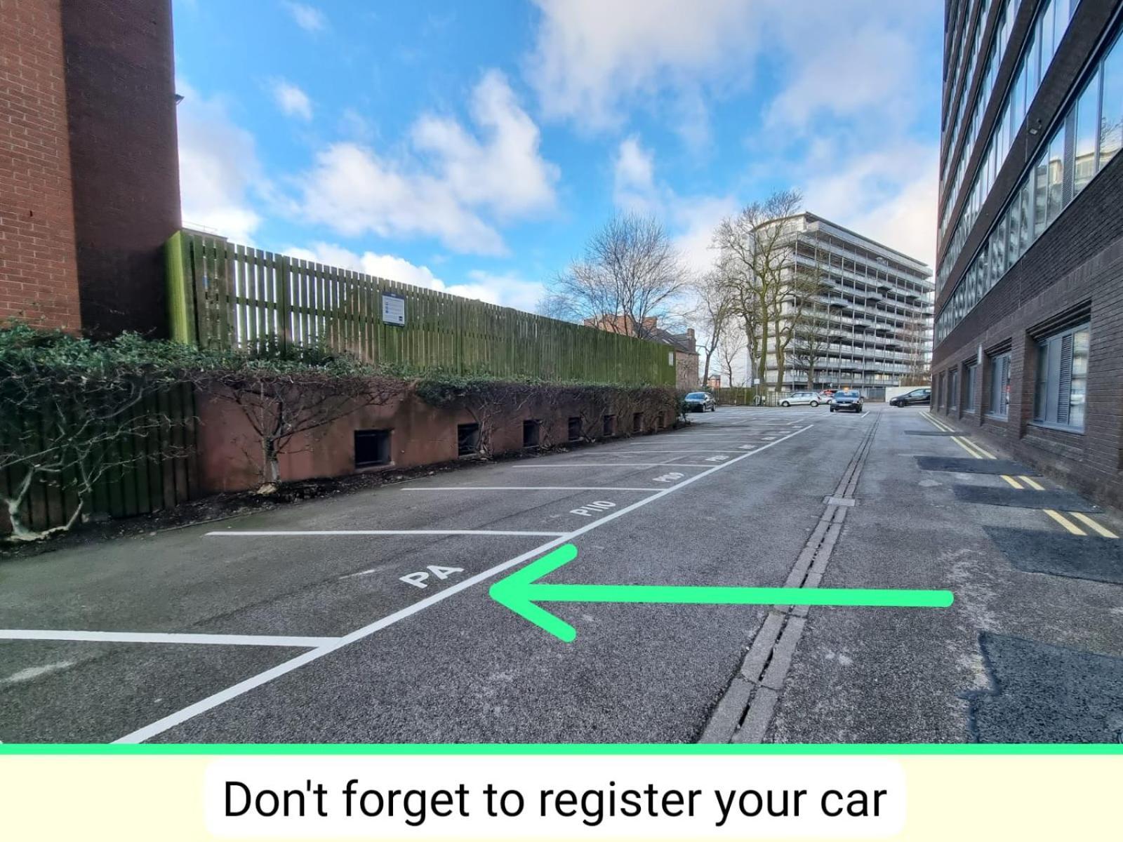 Free Parking. Old Trafford Home マンチェスター エクステリア 写真